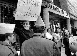 cavallo-ai-embajada-2-jpg