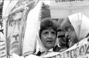 Ťmadres-plaza-mayo-arg-mani