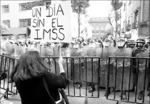 imss_protesta_car