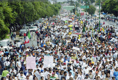 Fuera Ulises Ruiz, clamor en Oaxaca