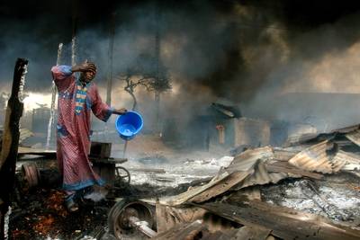 LAGOS: CIENTOS DE MUERTOS AL EXPLOTAR OLEODUCTO