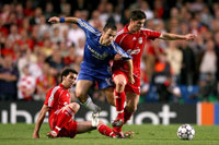 Joe Cole (centro), anotador del gol del Chelsea