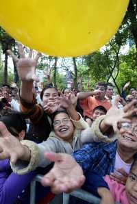 Niños y adultos disfrutaron ayer del desfile que se realizó del Angel de la Independencia al Zócalo, donde lo mismo se pudo observar a ''servidores públicos'' infantiles celosos de su deber, que hadas multicolores y globos voladores