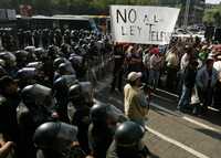 Protesta contra las reformas a la Ley de Radio y Televisión, frente a la Torre del Caballito. La movilización se llevó a cabo el 28 de marzo de 2006