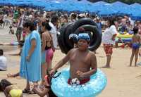 Ambiente en playas de Acapulco. Al menos una quinta parte de los 58 mil millones de pesos que el turismo social aporta al sector provienen de personas de la tercera edad, discapacitados, jóvenes y familias