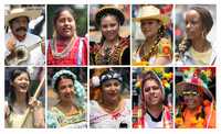 Representantes de comunidades del país y del mundo, con trajes típicos, durante la marcha de ayer por la diversidad cultural