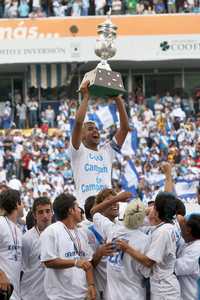 Los jugadores del Puebla celebran el anhelado retorno al máximo circuito tras dos años en la división de ascenso