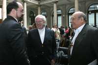 Emilio Alvarez Icaza, presidente de la CDHDF, y los obispos Raúl Vera y Samuel Ruiz, durante el seminario sobre el derecho a defender las garantías y la libertad de expresión