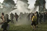 La policía antimotines dispersó con cañones de agua a los activistas que realizaron un bloqueo en la localidad alemana de Hinter Bollhagen