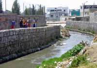 El río Maximalaco, que atraviesa varias colonias de Cuautepec, en la delegación Gustavo A. Madero, donde fueron construidas en forma irregular varias viviendas, cuyo drenaje llega directamente al cauce. En algunas partes el torrente de este río arrastra basura y despide olores fétidos en tiempo de calor