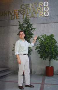 Antonio Crestani, titular del Centro Universitario de Teatro, durante la entrevista con La Jornada * Yazmín Ortega Cortés