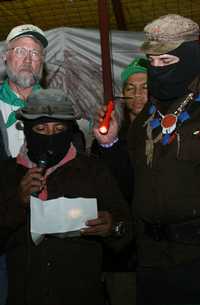 Moisés y Marcos en la inauguración de segundo encuentro de zapatistas con pueblos del mundo, en Oventic