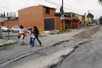 Aspecto de las grietas en la calle Oriente 121, en la colonia El Coyol, de la delegación Gustavo A. Madero