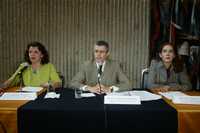 Gustavo Rivero Weber y Blanca Ontiveros, ayer, durante la conferencia de prensa en la que se hizo el anuncio de los programas de la Dirección General de Música de la UNAM desarrollará durante el segundo semestre de 2007