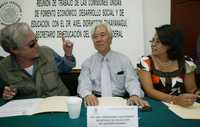 Los diputados Salvador Martínez della Rocca y Celina Saavedra, en la reunión de trabajo con el secretario de Educación, Axel Didriksson (centro)