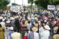 Mitin del candidato perredista a la gubernatura de Michoacán, Leonel Godoy Rangel, en el municipio de Charo