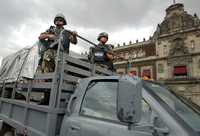 Frente al balcón central del Palacio Nacional, ayer, mientras el Presidente de la República leía su Informe