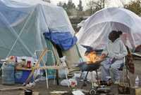 Estadunidenses que perdieron sus casas instalan una ciudad perdida en Los Angeles.