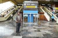 La exposción de Emilio Payán, quien se define como un "adicto" a la ciudad, tanto de día como de noche, permanecerá todo el mes de febrero en la estación Chabacano del Metro