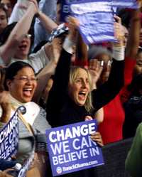 Simpatizantes de Barack Obama en Chicago, donde el aspirante dirigió su discurso luego de conocer los resultados del supermartes