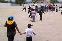 Vecinos de Tepojaco, municipio de Cuautitlán Izcalli, estado de México, detuvieron la instalación de una cerca en un predio de más de 11 mil metros cuadrados que el sacerdote Antonio Vanno Viccio pretende usar para ampliar una iglesia. Los colonos lo utilizan como espacio deportivo