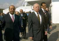 El rector José Narro Robles durante la inauguración de la Feria de Cómputo UNAM 2008, en Ciudad Universitaria. Lo acompañan Héctor Slim Seade, director de Telmex (izquierda), y Juan Alberto González, director de Microsoft México