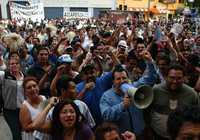 Durante el cónclave del sol ateca, ambos bandos gritan consignas en favor su candidato