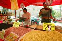 Venta de semillas, ayer, en un tianguis de la colonia Narvarte