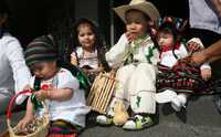 Los niños son los protagonistas de los festejos de Corpus Christi. La imagen, en el atrio de la Basílica de Guadalupe