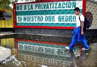 En una pared de la colonia Del Valle, pinta contra la entrega de Pemex al capital privado