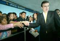 El jefe de Gobierno, Marcelo Ebrard, puso en operación cinco módulos de atención a mujeres víctimas de violencia, abuso sexual y acoso, como parte del programa Viajemos Seguras en el Metro. Aquí, en la estación Pino Suárez