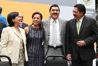 APOYO A EDUCACIÓN ESTATAL. La gobernadora de Zacatecas, Amalia García; la titular de la SEP, Josefina Vázquez Mota; y los mandatarios de Colima y Oaxaca, Silverio Cavazos y Ulises Ruiz, respectivamente, durante la firma de un convenio para mejorar la calidad educativa