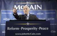 John McCain se dirige a adherentes en Riverside, California