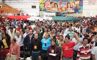 Maestros de 28 estados durante el primer Congreso Nacional de Bases que se realiza en la Sala de Armas de la Magdalena Mixhuca.