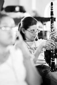 Atrilista de la Orquesta Sinfónica Infantil y Juvenil de México durante un ensayo general efectuado en el campamento que se desarrolló en 2006, en Oaxtepec, Morelos