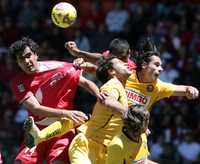 La marcación dentro del área americanista no impidió que se originara el primer gol del Toluca en un tiro de esquina