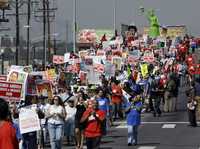 Movilización de inmigrantes ayer durante la Convención Nacional Demócrata que se desarrolla en Denver