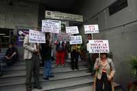 Profesores de la Universidad del Valle de México se manifestaron frente a las instalaciones de la Junta Local de Conciliación y Arbitraje contra la institución educativa, la cual, dicen, no les permite crear un sindicato