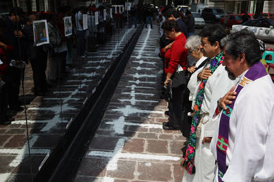 Conmemoración ante sede de Industrial Minera México