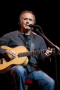 Serrat volvió a enamorar a sus "cómplices"