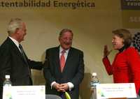 El senador priísta Francisco Labastida Ochoa; el director de Pemex, Jesús Reyes Heroles, y la titular de la Secretaría de Energía, Georgina Kessel, ayer en el Museo Tecnológico de la CFE