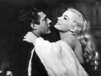 Marcello Mastroianni y Anita Ekberg en un fotograma de la cinta