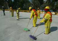 Trabajadores dan los últimos toques al puente de Churubusco y avenida México-Coyoacán, que será inaugurado hoy