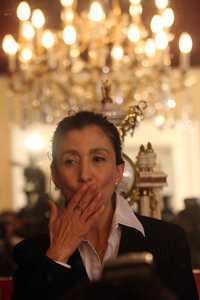 Ingrid Betancourt en una conferencia de prensa en la Casa de Francia en México