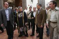 Optimismo tricolor. Beatriz Paredes, Jesús Murillo, Manlio Fabio Beltrones y Emilio Gamboa, durante los trabajos de la reunión plenaria del PRI en Querétaro. La líder priísta dijo que sólo una "elección de Estado" le arrebatará la mayoría de los escaños en San Lázaro, en las próximas elecciones