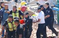Cientos de rescatistas acudieron al lugar de la tragedia donde al menos cuatro albañiles murieron y 12 resultaron heridos, al colapsarse un edificio de cuatro pisos ubicado en el parque industrial del municipio conurbado de Guadalupe, Zacatecas