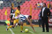 El Ojitos Meza, atento al desarrollo del cotejo que ganaron sus Tuzos