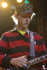 Robby Krieger, con fuego en los dedos