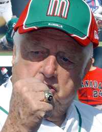 Tom Lasorda visitó México como promotor del Clásico Mundial de Beisbol, que se realizará en marzo